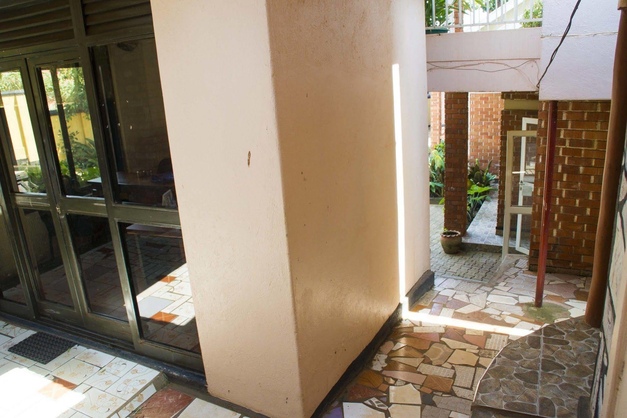 Keba Inn Lyamutundwe Exterior foto